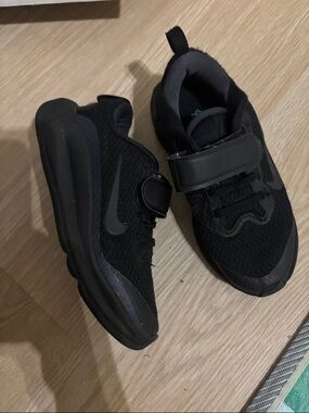 Nike Black Kids Sneakers with Hook-and-Loop Strap